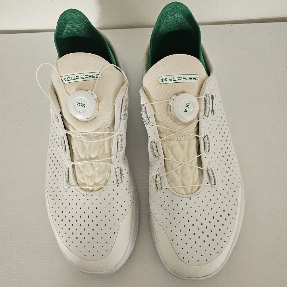 Notre Dame Football Team Issued Under Armour Unisex M 13/W 13.5 Training/Slip-On